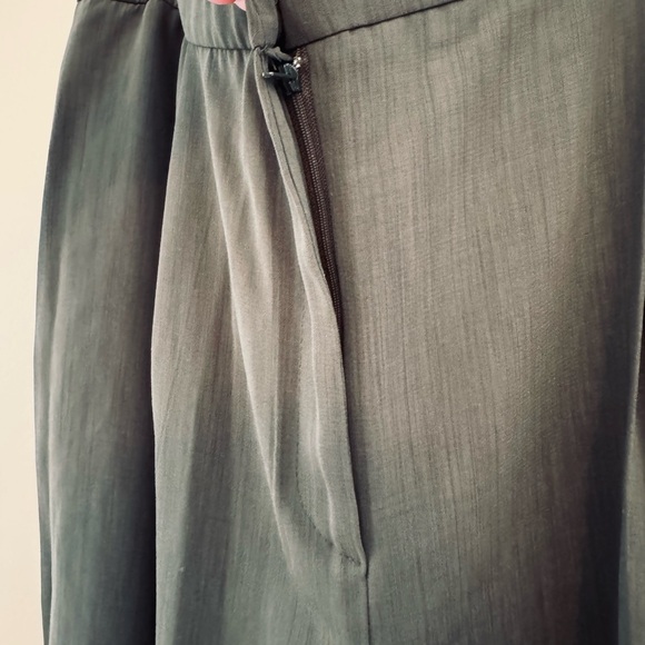 High-Rise Wide-Leg Pants in sage Green - Picture 9 of 11